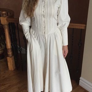 Western style fitted dress.